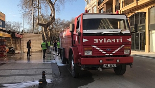 CADDELER KÖPÜKLÜ SUYLA YIKANDI