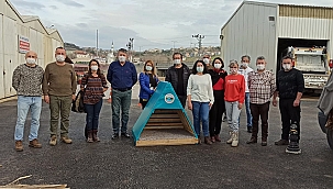 CAN DOSTLARI İÇİN KULÜBE YAPIYORLAR!