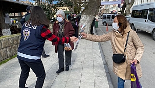 SİNOP POLİSİ KADINLARA ÇİÇEK DAĞITTI