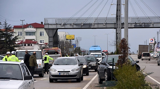 Otomobil elektrik direğine çarptı: 1 yaralı