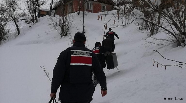 Köyüne gidemeyen vatandaşa jandarmadan yardım eli