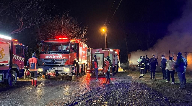 Sinop'ta tek katlı ahşap ev yangında kül oldu