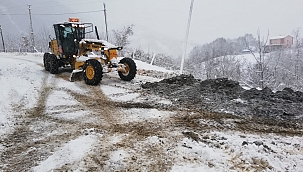 Türkeli'de köy yolu çöktü