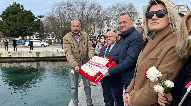 Sinop'ta mübadelenin 99. yıl dönümü nedeniyle denize çelenk bırakıldı