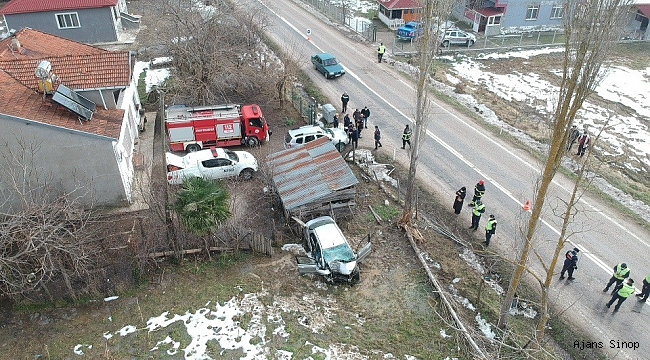Sinop'ta otomobil ağaca çarptı: 2 ölü