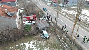 Sinop'ta otomobil ağaca çarptı: 2 ölü