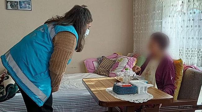 Yatağa bağımlı hastaların sağlık kurulu raporları evlerinde düzenleniyor