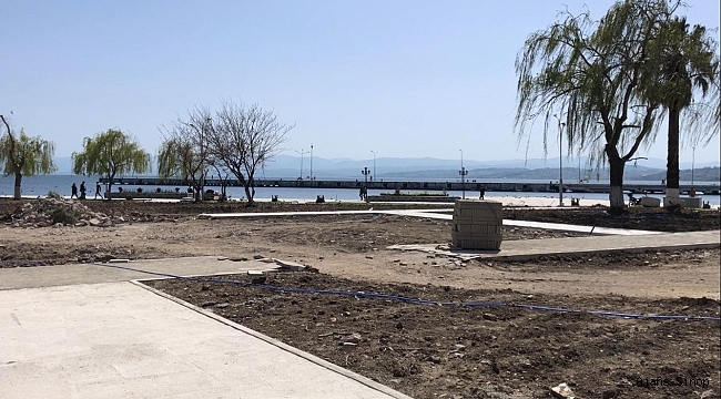 Sinop'ta Kent Meydanı bayrama hazırlanıyor