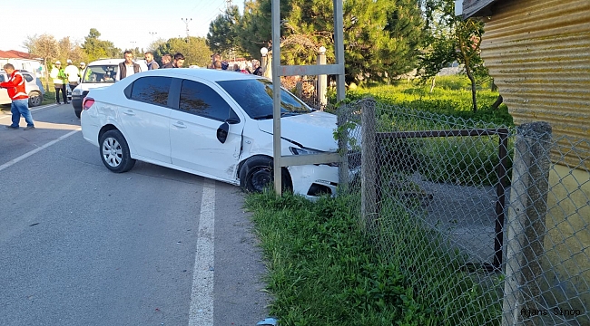 İki otomobil ve motosikletin karıştığı kazada 1 kişi yaralandı