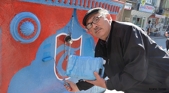 SİNOP’TAKİ ÇEŞMELER BU YIL BORDO-MAVİYE BOYANDI