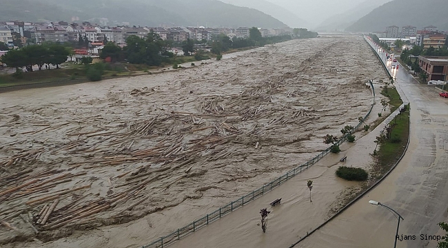 Ayancık'ta sel teyakkuzu: 3 köy boşaltıldı , 25 kişi yurda yerleştirildi