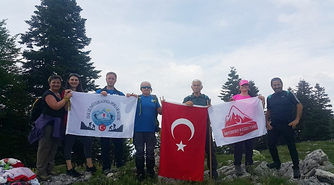 Türkiye'nin ilk kadın dağcısı Sinop'un zirvesine tırmandı