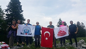 Türkiye'nin ilk kadın dağcısı Sinop'un zirvesine tırmandı