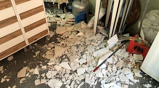 İş yerinde tavandan dökülen alçı sıva garsonu başından yaraladı