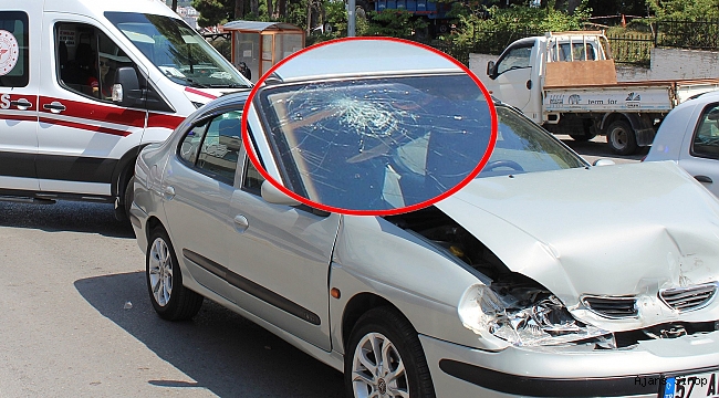 Kaza yapan araçta kafasını cama çarpan yolcu yaralandı