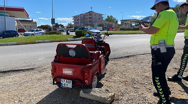 3 tekerli elektrikli motor devrildi: 1 yaralı