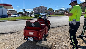 3 tekerli elektrikli motor devrildi: 1 yaralı