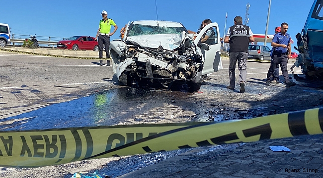Otomobil minibüse çarptı: 1 ölü