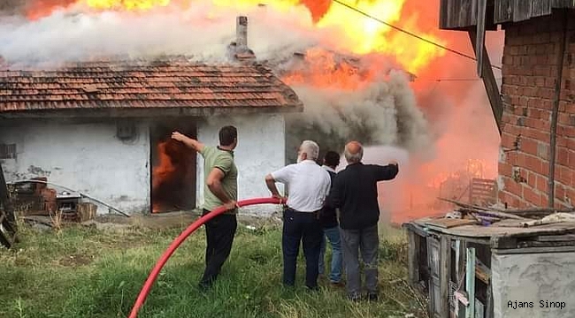 Sinop'ta çıkan yangında 5 ev ile bir ambar kül oldu