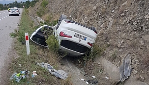 Sinop'ta otomobil su sanalına devrildi: 5 yaralı