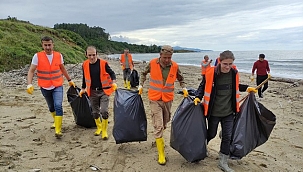 Sinop'ta plajdan temizlenen çöpler geri dönüşümde değerlendirildi