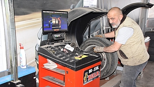 Sinop’ta Lastikçilerin Kış Lastiği Mesaisi