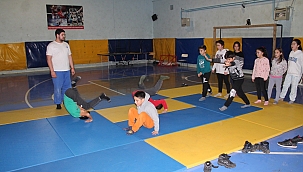 Dikmen'de çocuk ve gençlere ücretsiz judo kursu