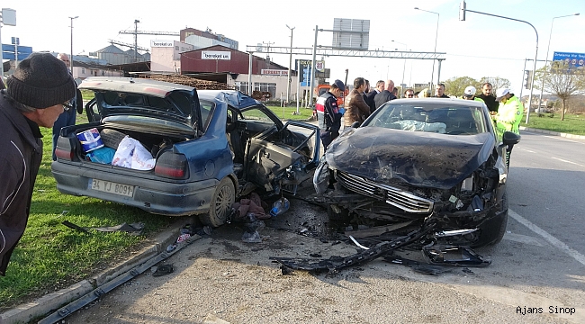 İki otomobil çarpıştı: 5 yaralı