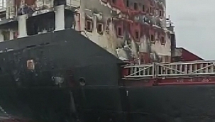 Sinop açıklarında yanan gemi Ünye Limanı'na çekiliyor