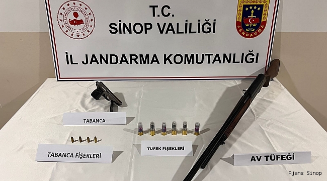 Sinop'ta durdurulan araçta 2 ruhsatsız silah ele geçirildi