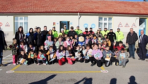 Sinop'ta köy okullarındaki çocuklara polislik mesleği tanıtılıyor