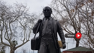 UĞUR MUMCU ADININ YAŞATILDIĞI MEYDANDA ANILDI