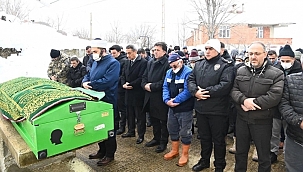 Depremde hayatını kaybeden vatandaş Sinop'ta defnedildi