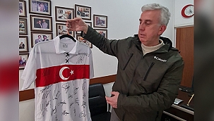 İmzalı Milli Takım formasını depremzedeler için satacak