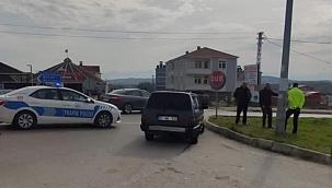 Kontrolsüz yola çıkan sürücü otomobille çarpıştı: 1 yaralı