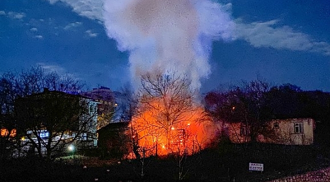 Sinop'ta ahır ve ambar yangını