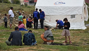 2 saatlik sağanak dereyi taşırdı, çadırları su bastı