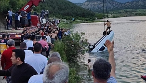 Gölete düşen otomobilde sıkışan genç hayatını kaybetti