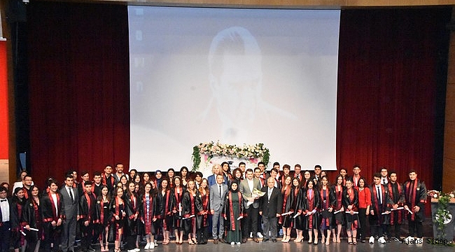 Sinop Fen Lisesi'nde mezuniyet coşkusu