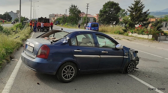 İki otomobil çarpıştı: 2 yaralı