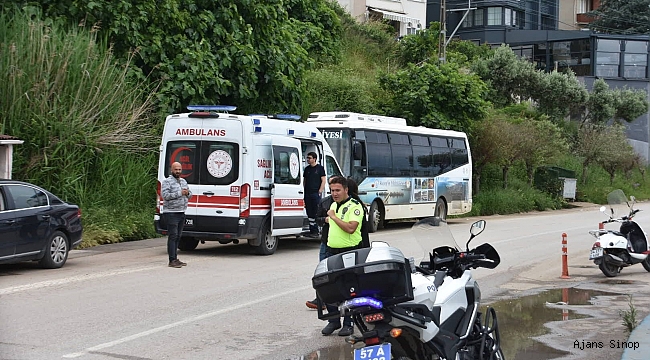 Sinop'ta motosiklet devrildi: 1 yaralı