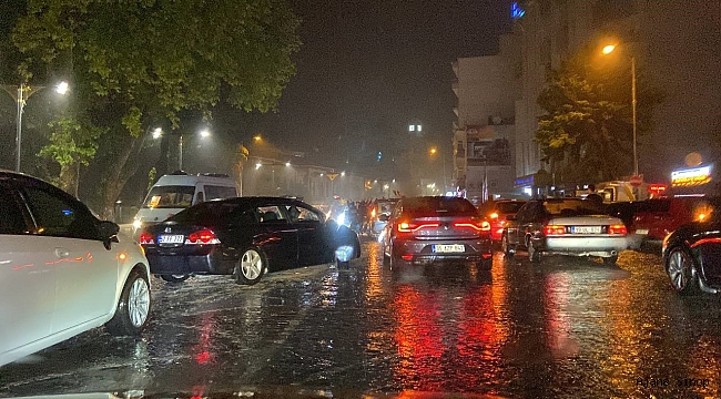 Sinop'ta sağanak su baskınlarına neden oldu