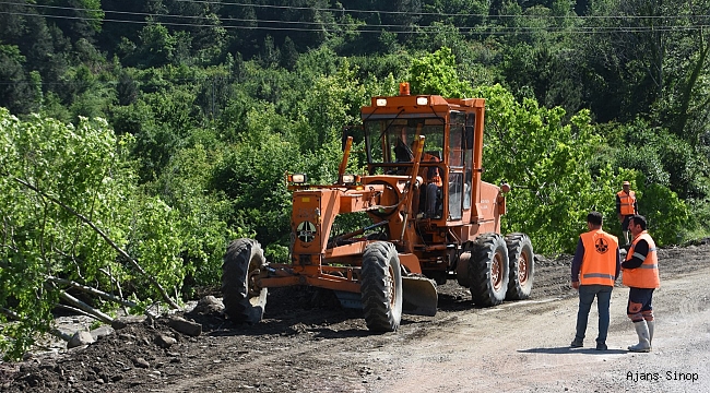 Sinop'un Ayancık ilçesinde sel sonrası çalışmalar devam ediyor