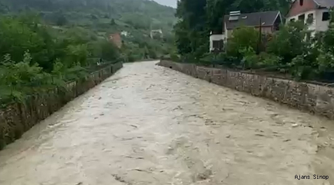 Türkeli'de köprü ulaşıma kapatıldı