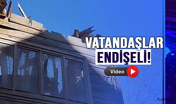 TARİHİ EVDEN KİREMİT DÜŞÜYOR!