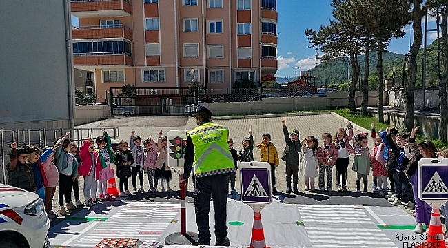 JANDARMADAN MİNİKLERE TRAFİK EĞİTİMİ!