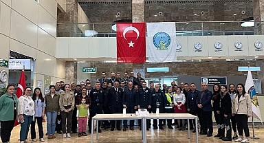 Sinop Havalimanı'nda Görev Yapan Polislere Sürpriz Kutlama!