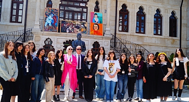 'Liseli ressamlar', 1 yıllık emeklerini sokağa taşıdı!