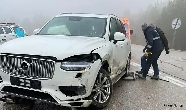 Sinop'ta iki otomobil çarpıştı:1 yaralı