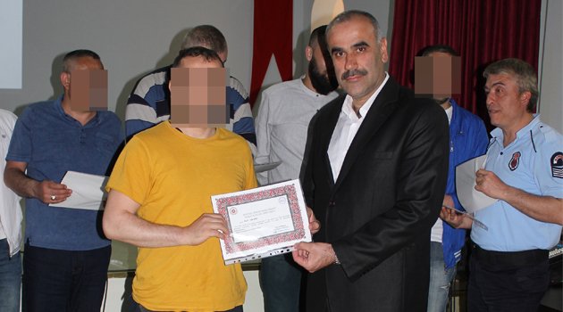 Cezaevinde Kur'an öğrenme mutluluğu yaşadılar